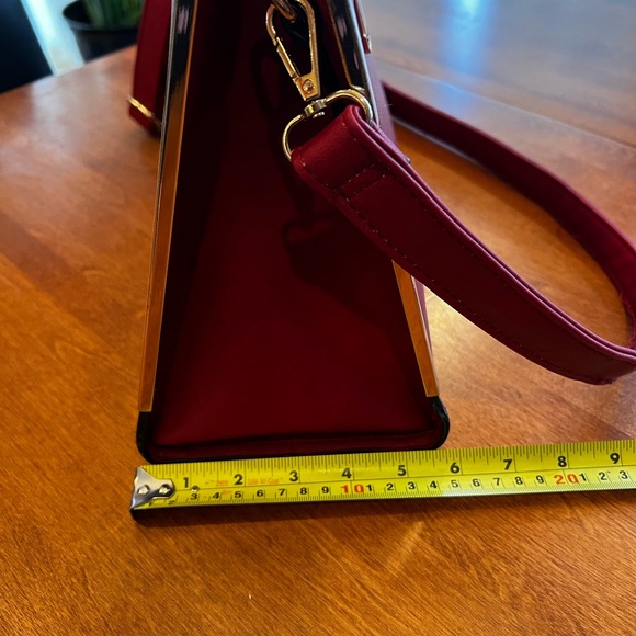 Red structured Asian style briefcase/laptop bag - Picture 4 of 5